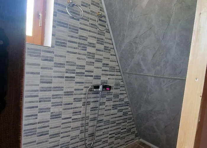 Vikendica 360⁰ パレ